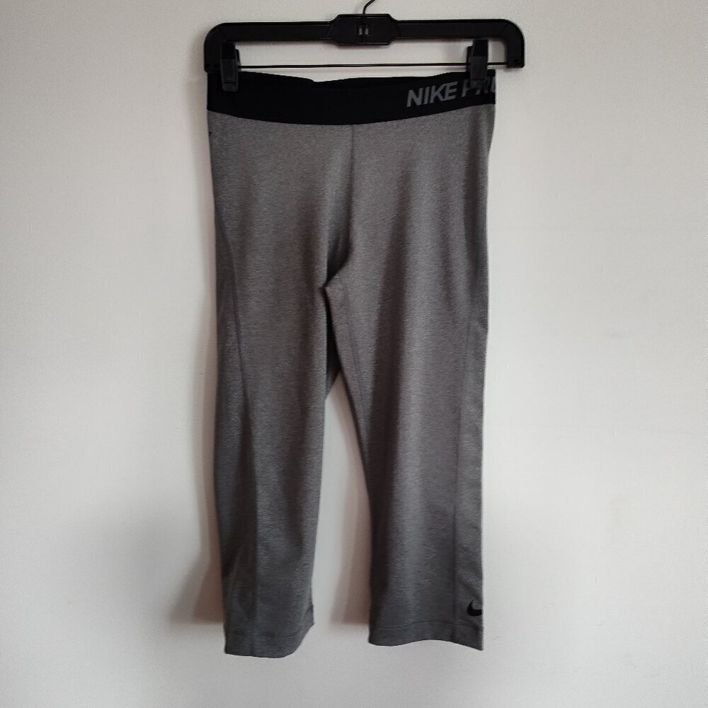 Ladies SZ M Nike Pro Grey Cropped Legging